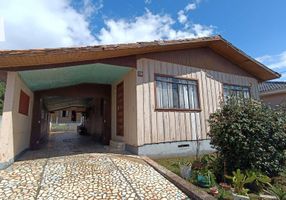 Duas casas geminadas de madeira, à venda, Cristo Rei, Campo Largo