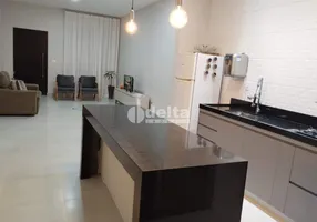 Foto 1 de Casa com 2 Quartos à venda, 135m² em Jardim Holanda, Uberlândia