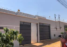 Foto 1 de Casa com 2 Quartos à venda, 70m² em Jardim Petrópolis, Goiânia