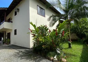 Foto 1 de Sobrado com 5 Quartos à venda, 207m² em Santo Antônio, Joinville