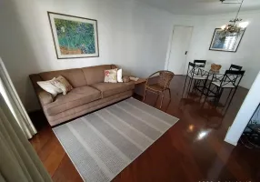 Foto 1 de Flat com 3 Quartos para alugar, 130m² em Moema, São Paulo