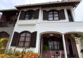 Foto 1 de Casa com 4 Quartos à venda, 200m² em Jardim Vinte e Cinco de Agosto, Duque de Caxias