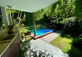 Foto 1 de Casa de Condomínio com 3 Quartos à venda, 260m² em Jardim Vitoria Regia, São Paulo