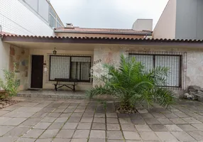 Foto 1 de Casa com 4 Quartos à venda, 338m² em Passo da Areia, Porto Alegre