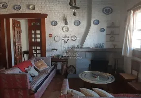 Foto 1 de Casa com 3 Quartos à venda, 202m² em Valparaiso, Petrópolis