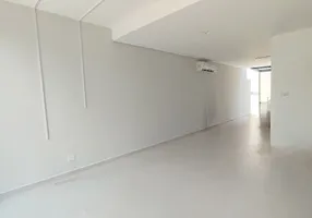 Foto 1 de Casa de Condomínio com 2 Quartos para alugar, 124m² em Granja Viana, Cotia