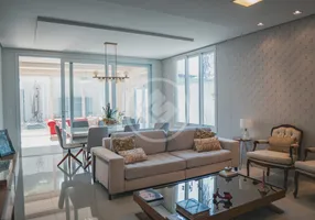 Foto 1 de Casa de Condomínio com 3 Quartos à venda, 260m² em Condomínio Belvedere, Cuiabá