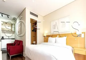Foto 1 de Apartamento com 1 Quarto à venda, 32m² em Cidade Monções, São Paulo