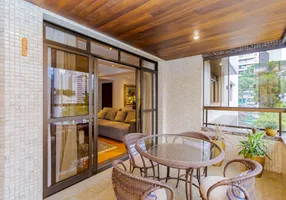 Foto 1 de Apartamento com 4 Quartos à venda, 344m² em Centro, Curitiba
