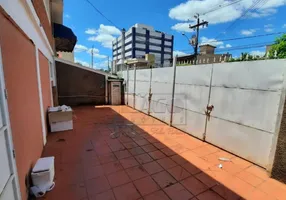 Foto 1 de Casa com 3 Quartos para alugar, 168m² em Jardim Macedo, Ribeirão Preto