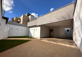Foto 1 de Casa com 3 Quartos à venda, 172m² em Cidade Jardim, Uberlândia