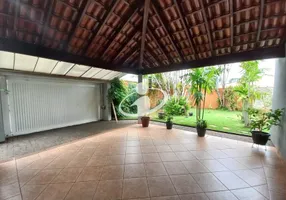 Foto 1 de Casa com 4 Quartos para alugar, 280m² em Jardim Patrícia, Uberlândia