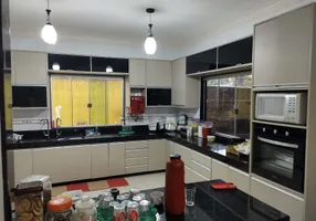 Foto 1 de Casa com 4 Quartos à venda, 250m² em Jardim Europa, Goiânia