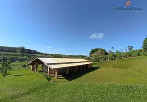 Foto 1 de Fazenda/Sítio com 3 Quartos à venda, 253m² em Zona Rural, Botucatu