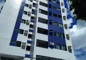 Foto 1 de Apartamento com 3 Quartos para alugar, 66m² em Prado, Recife
