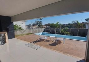 Foto 1 de Casa com 4 Quartos à venda, 228m² em Condomínio do Lago, Goiânia