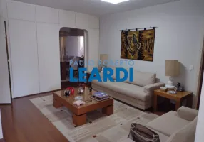 Foto 1 de Apartamento com 3 Quartos à venda, 145m² em Higienópolis, São Paulo