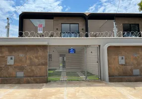 Foto 1 de Sobrado com 4 Quartos à venda, 161m² em Vila Rosa, Goiânia