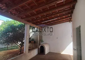 Foto 1 de Casa com 3 Quartos à venda, 180m² em Jardim Holanda, Uberlândia