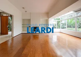 Foto 1 de Casa com 5 Quartos à venda, 450m² em Pacaembu, São Paulo