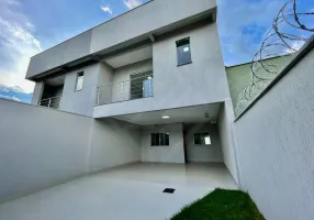 Foto 1 de Sobrado com 3 Quartos à venda, 160m² em Três Marias , Goiânia