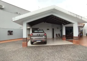 Foto 1 de Casa com 3 Quartos à venda, 216m² em Parque dos Buritis, Rio Verde