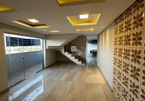 Foto 1 de Cobertura com 3 Quartos à venda, 250m² em Augusta Mota, Montes Claros