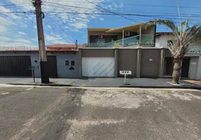 Foto 1 de Casa com 3 Quartos à venda, 380m² em Cidade Jardim, Uberlândia