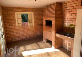 Foto 1 de Casa com 2 Quartos à venda, 90m² em Medianeira, Porto Alegre