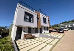 Foto 1 de Casa de Condomínio com 3 Quartos à venda, 150m² em Teresópolis, Porto Alegre