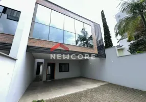 Foto 1 de Sobrado com 3 Quartos à venda, 222m² em América, Joinville