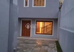 Foto 1 de Sobrado com 3 Quartos à venda, 95m² em Jardim Itú Sabará, Porto Alegre