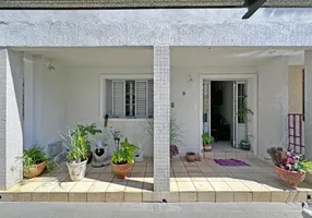 Foto 1 de Casa de Condomínio com 3 Quartos à venda, 136m² em Setor Oeste, Goiânia