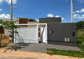 Foto 1 de Casa com 2 Quartos à venda, 65m² em , Guapiaçu