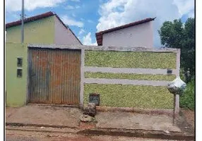 Foto 1 de Casa com 2 Quartos à venda, 180m² em Centro, Varzea da Palma