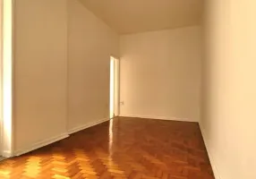 Foto 1 de Apartamento com 2 Quartos à venda, 56m² em Copacabana, Rio de Janeiro