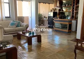 Foto 1 de Apartamento com 4 Quartos à venda, 280m² em Fundinho, Uberlândia