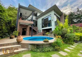 Foto 1 de Casa com 3 Quartos à venda, 390m² em Cascata dos Amores, Teresópolis