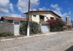 Foto 1 de Casa com 3 Quartos à venda, 200m² em Candelária, Natal