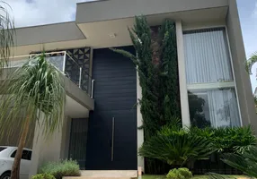 Foto 1 de Casa de Condomínio com 4 Quartos à venda, 440m² em Residencial Alphaville Flamboyant, Goiânia