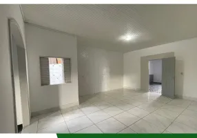 Foto 1 de Casa com 3 Quartos para alugar, 180m² em Raimundo Melo, Rio Branco
