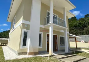 Foto 1 de Casa de Condomínio com 4 Quartos para venda ou aluguel, 170m² em Albuquerque, Teresópolis