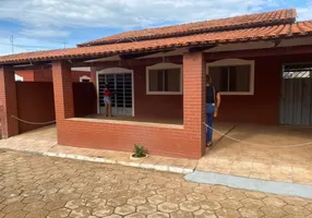 Foto 1 de Casa com 4 Quartos à venda, 135m² em Centro, Caldas Novas