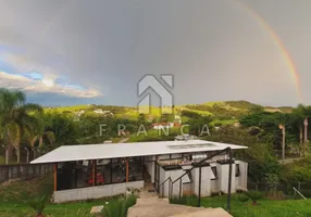 Foto 1 de Fazenda/Sítio com 3 Quartos à venda, 240m² em Almeida Prado, Igaratá