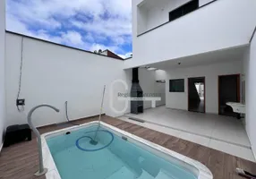 Foto 1 de Casa com 3 Quartos à venda, 116m² em Centro, Peruíbe