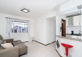Foto 1 de Apartamento com 2 Quartos à venda, 72m² em Centro, Curitiba