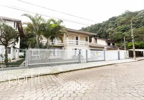 Foto 1 de Sobrado com 4 Quartos à venda, 290m² em América, Joinville