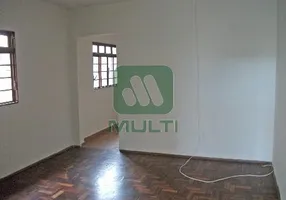 Foto 1 de Casa com 3 Quartos para alugar, 65m² em Umuarama, Uberlândia