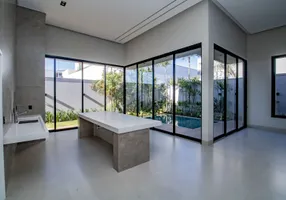 Foto 1 de Casa de Condomínio com 4 Quartos à venda, 220m² em Alphaville, Uberlândia