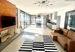 Foto 1 de Casa de Condomínio com 3 Quartos à venda, 280m² em Distrito Industrial, Cachoeirinha